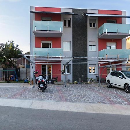 Apartments And Rooms With Parking Space Grebastica, Sibenik - 17831 المظهر الخارجي الصورة