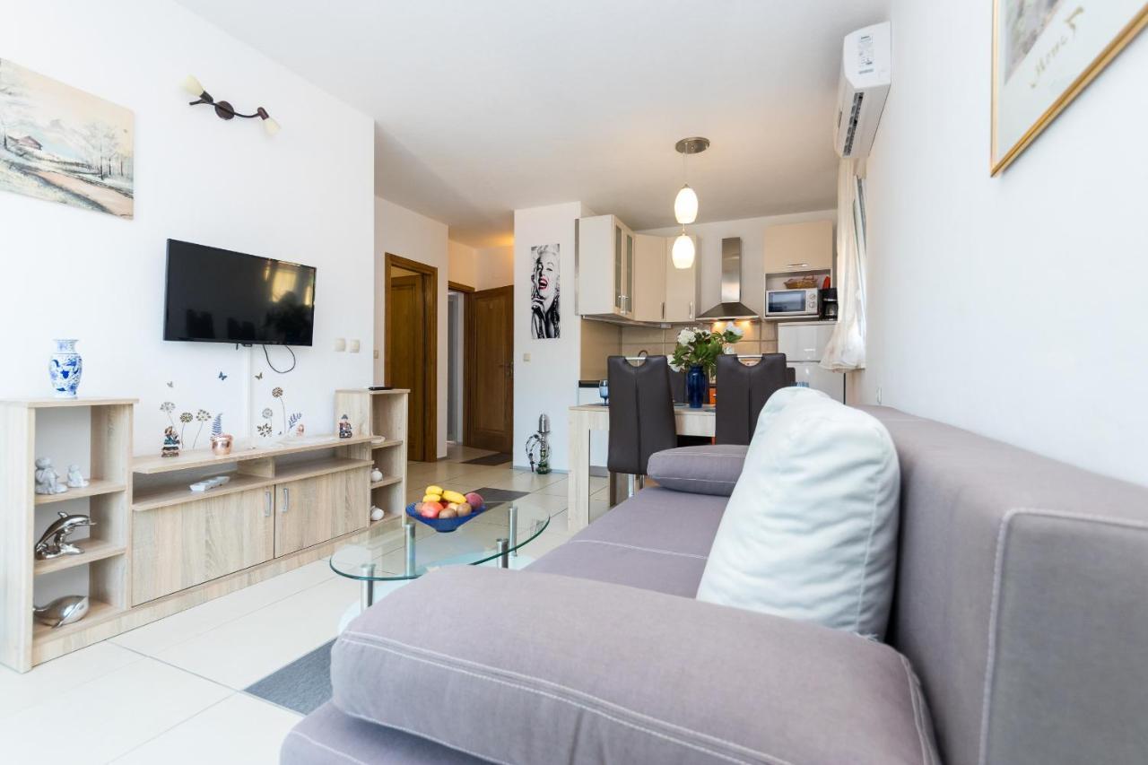 Apartments And Rooms With Parking Space Grebastica, Sibenik - 17831 المظهر الخارجي الصورة