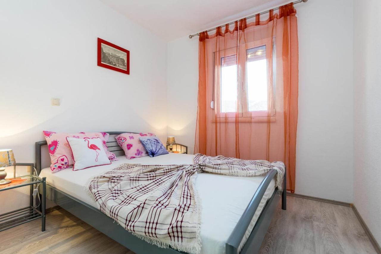 Apartments And Rooms With Parking Space Grebastica, Sibenik - 17831 المظهر الخارجي الصورة