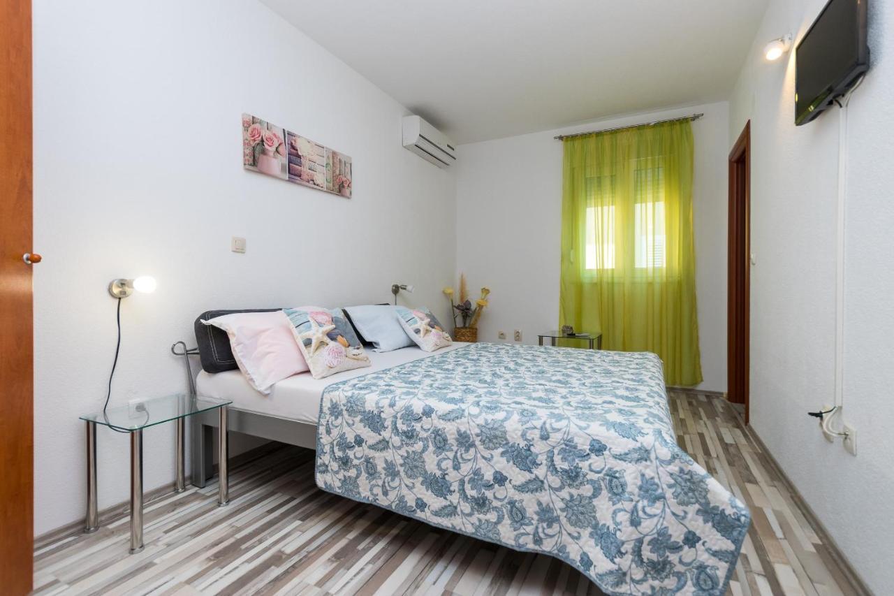 Apartments And Rooms With Parking Space Grebastica, Sibenik - 17831 المظهر الخارجي الصورة