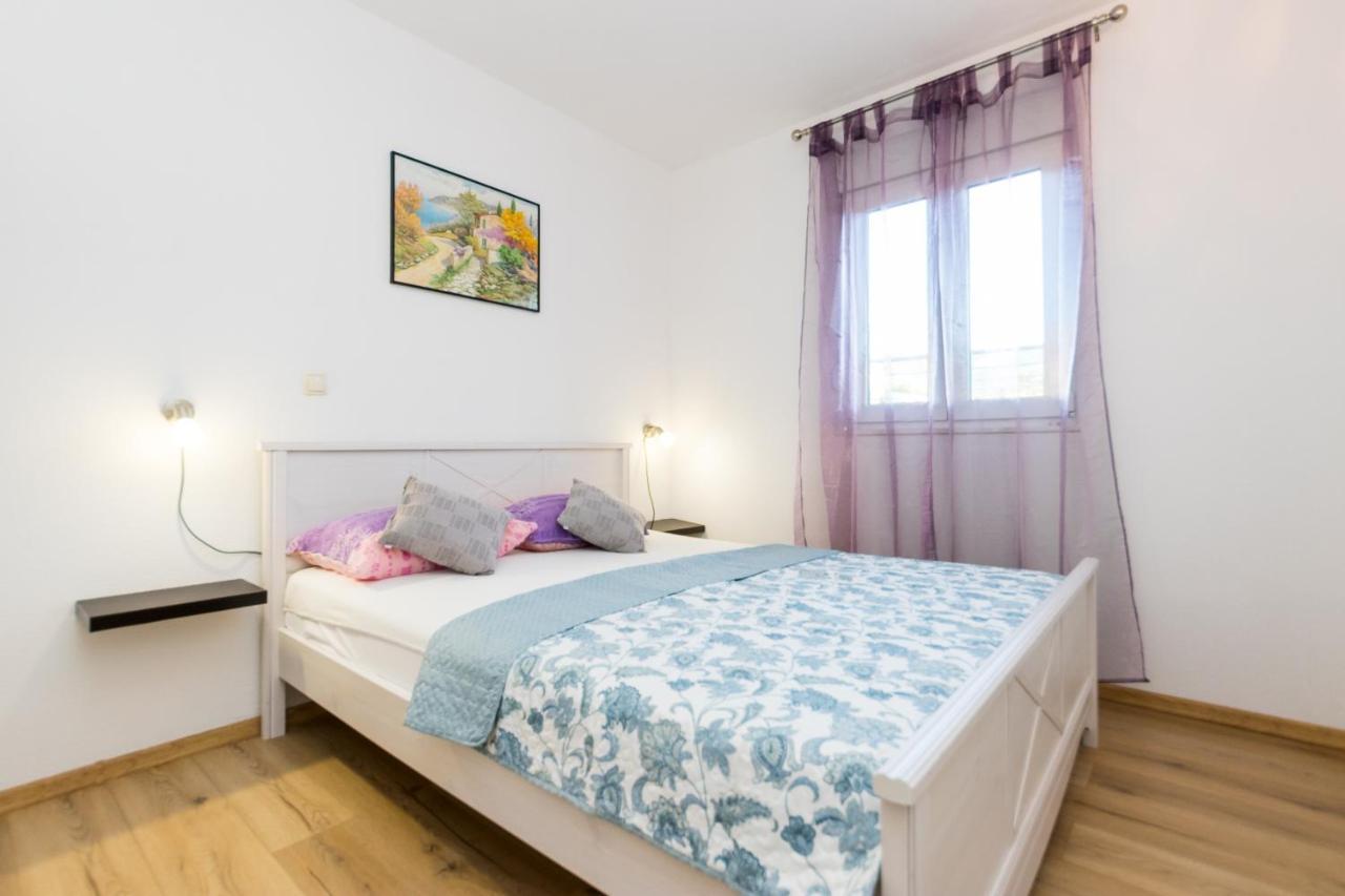 Apartments And Rooms With Parking Space Grebastica, Sibenik - 17831 المظهر الخارجي الصورة