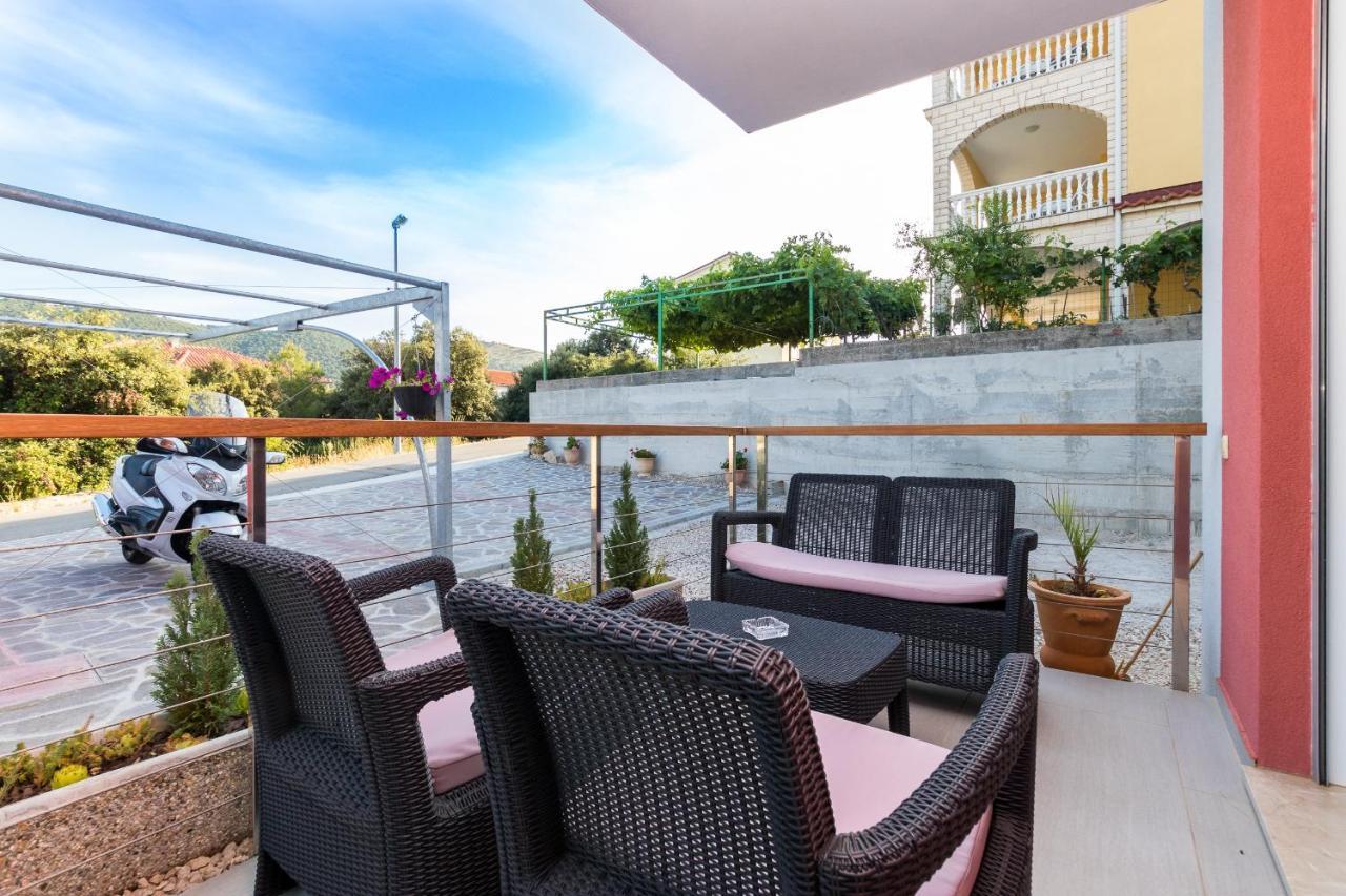 Apartments And Rooms With Parking Space Grebastica, Sibenik - 17831 المظهر الخارجي الصورة