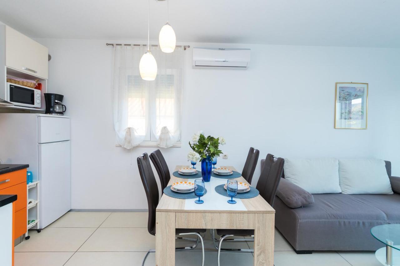 Apartments And Rooms With Parking Space Grebastica, Sibenik - 17831 المظهر الخارجي الصورة