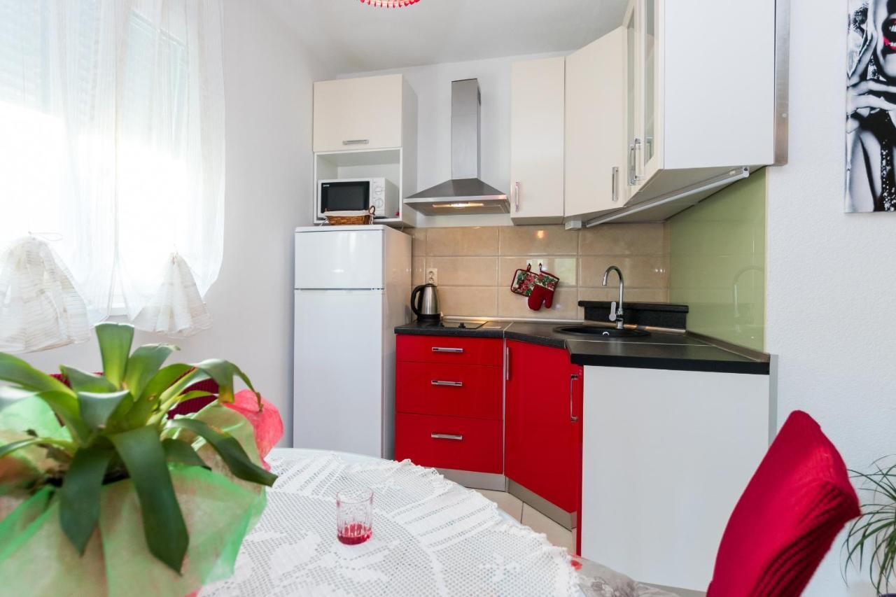 Apartments And Rooms With Parking Space Grebastica, Sibenik - 17831 المظهر الخارجي الصورة