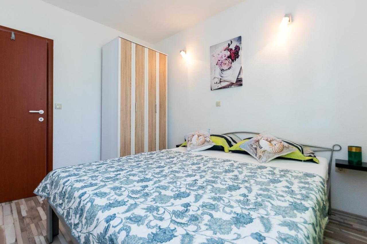 Apartments And Rooms With Parking Space Grebastica, Sibenik - 17831 المظهر الخارجي الصورة