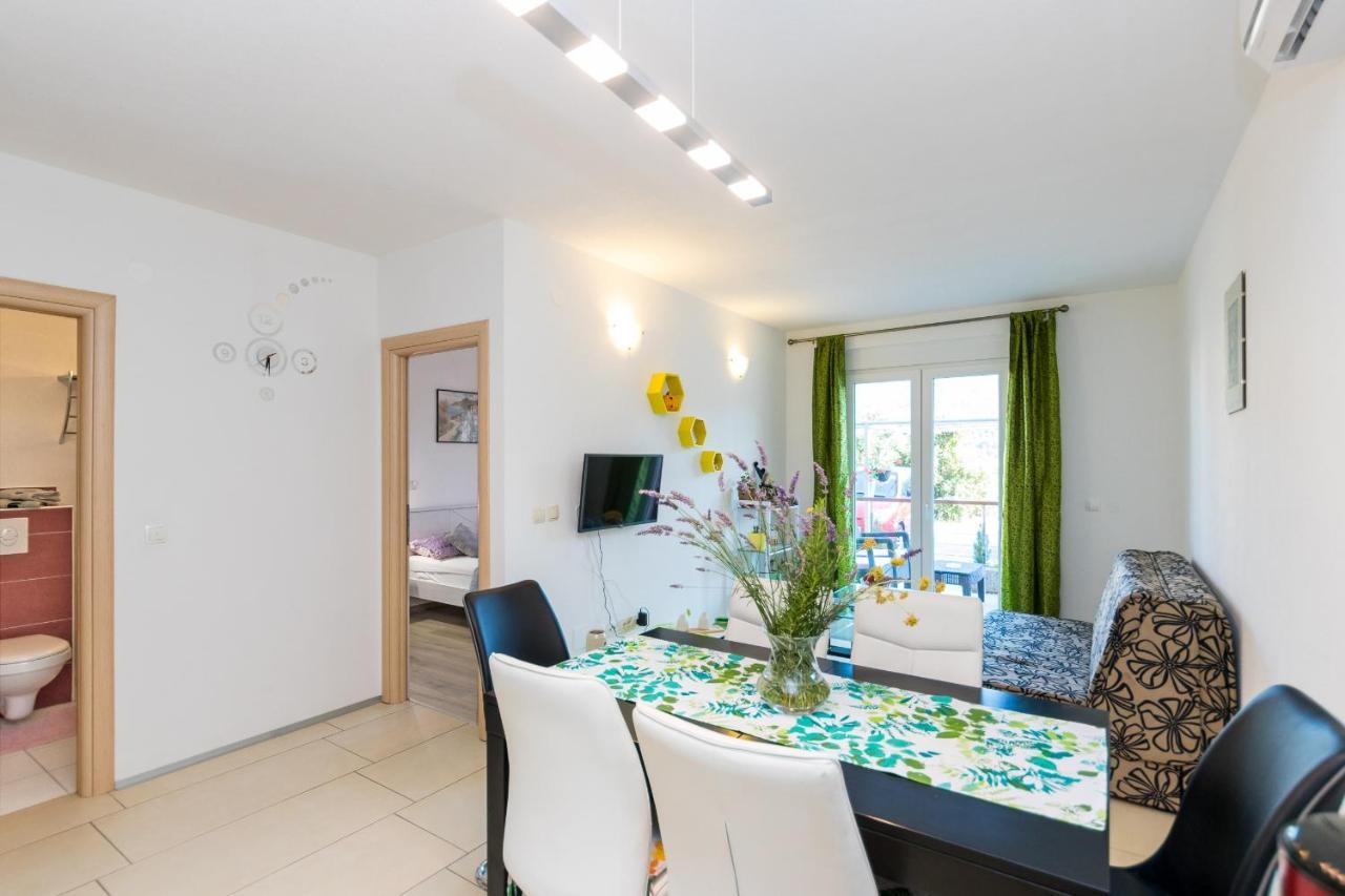 Apartments And Rooms With Parking Space Grebastica, Sibenik - 17831 المظهر الخارجي الصورة
